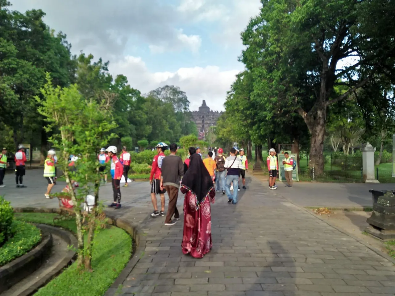 https://s3.us-east-2.amazonaws.com/partiko.io/img/muna84-road-to-can-borobudur-yenaijde-1536247474161.png