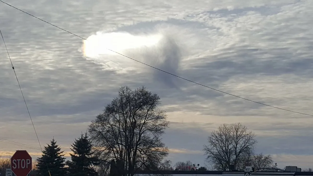 illinois-hole-punch-cloud-4.jpg