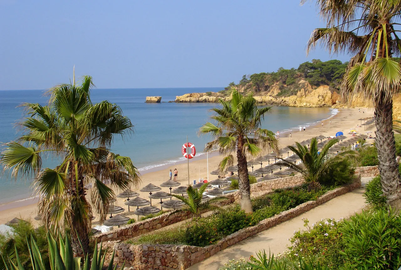 praia-santa-eulalia-algarve.jpg