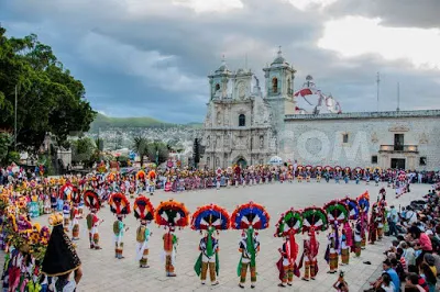 guelaguetza 2015 oaxaca.jpg