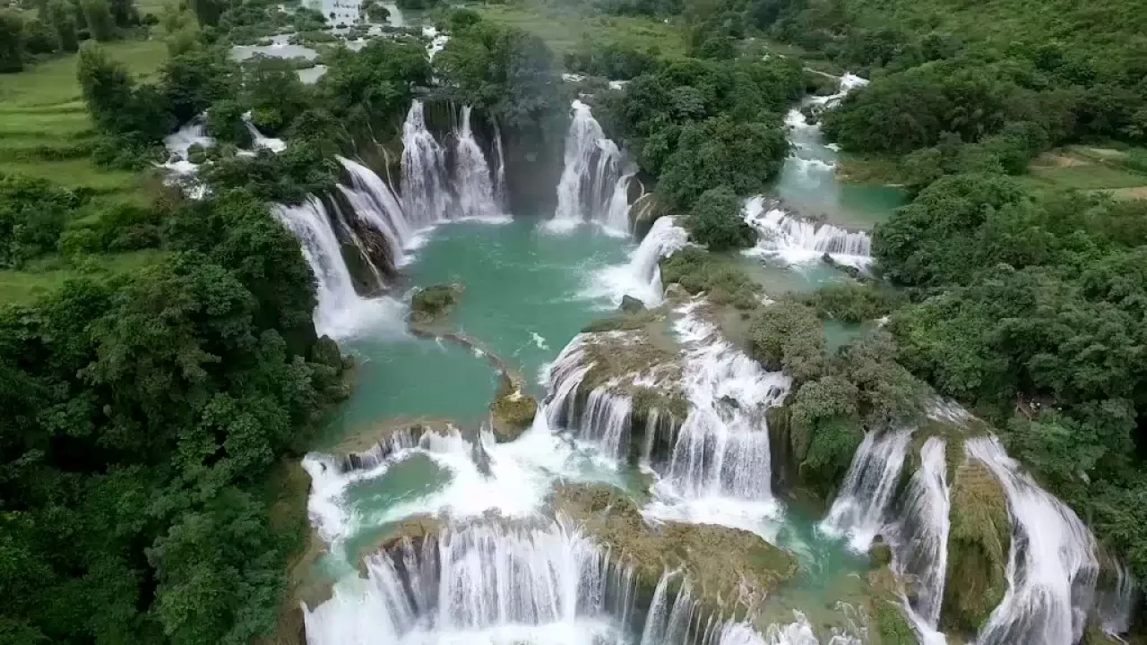 Ban Gioc Detian Falls.jpg