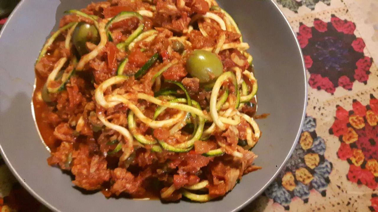 Zoodles alla puttanesca.jpg