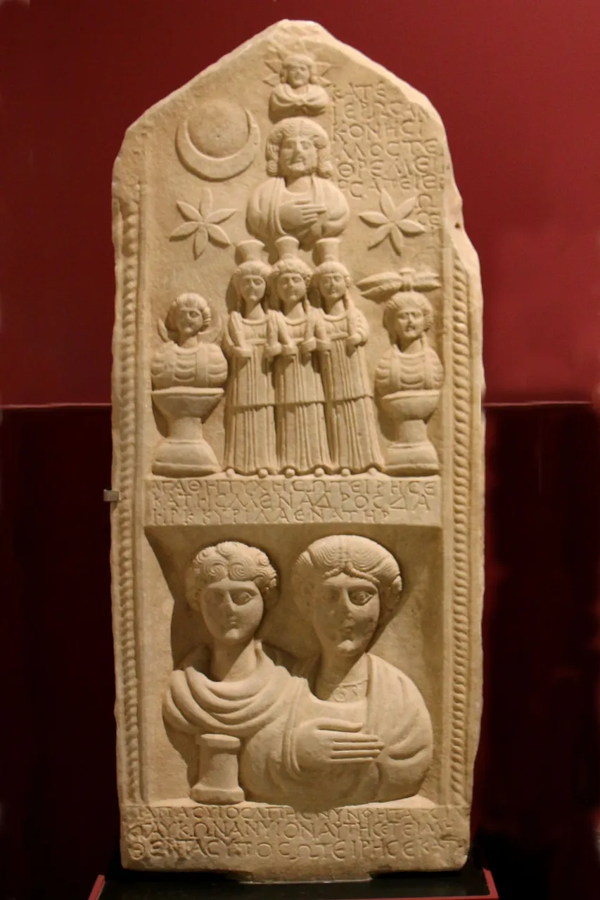 Stèle de Glykon-Musée lapidaire Avignon — Calvet Museum , CC BY-SA 4.0, via Wikimedia Commons