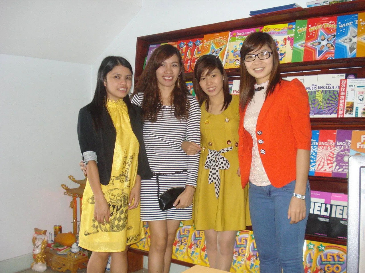 2012 Maybe - New Star Bac Ninh - Girls - Books 10478551_1464888970459522_2537282882388750682_o.jpg