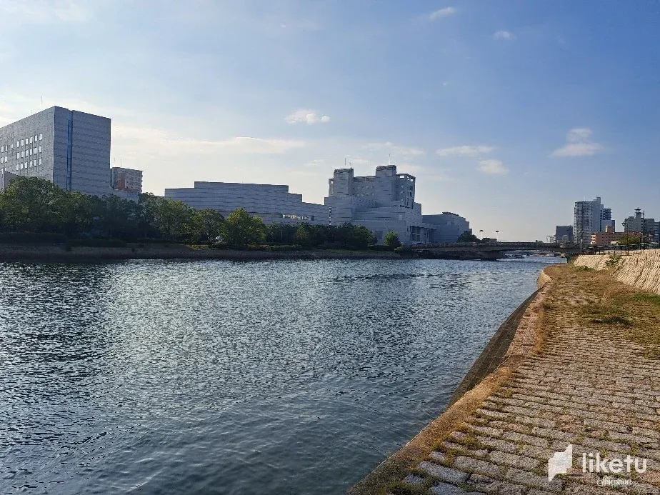 clnsxcmnb06a2b9sz7740gmcx_HiroshimaRiverOctober2023-3.webp