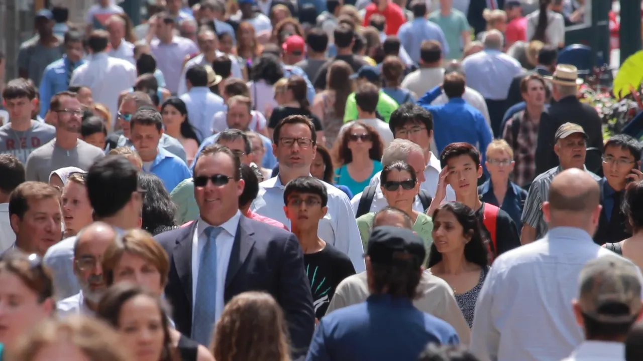 crowd-of-people-walking-on-city-street-sidewalk-slow-motion_vysviohx__F0000.png