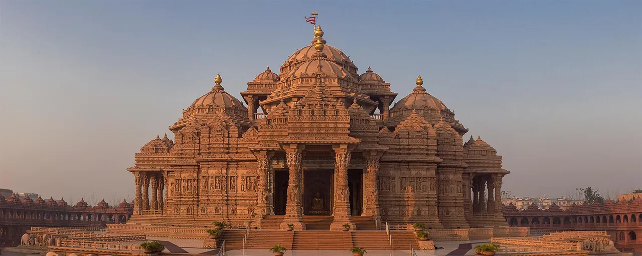 akshardham_facts_and_figure_banner.jpg