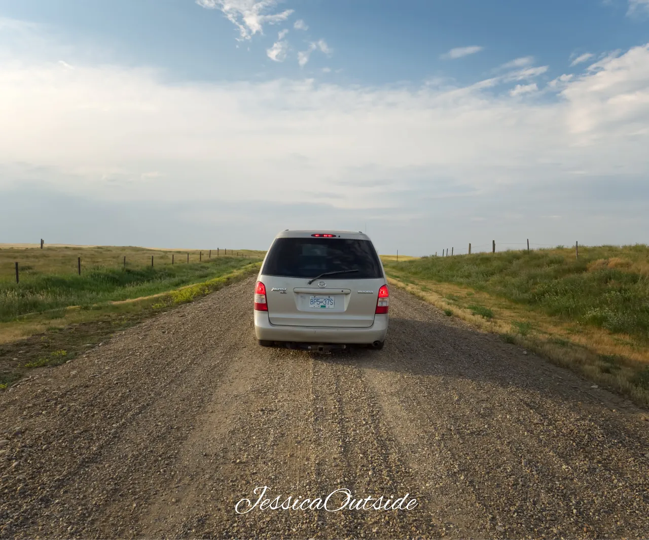 P7151348-minivan-middle-of-nowhere.jpg
