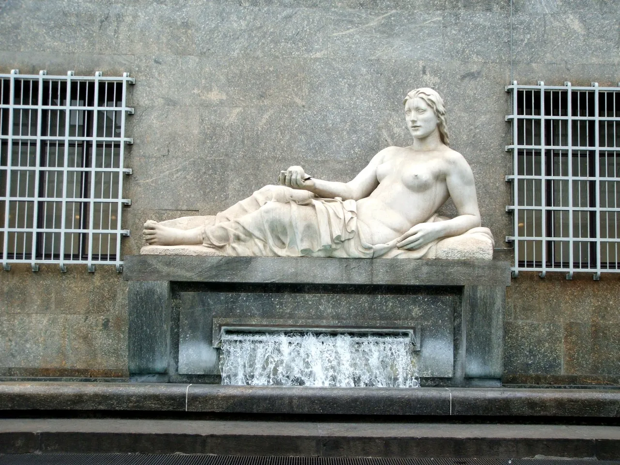 Torino-statua_fiume_Dora-080408002.JPG