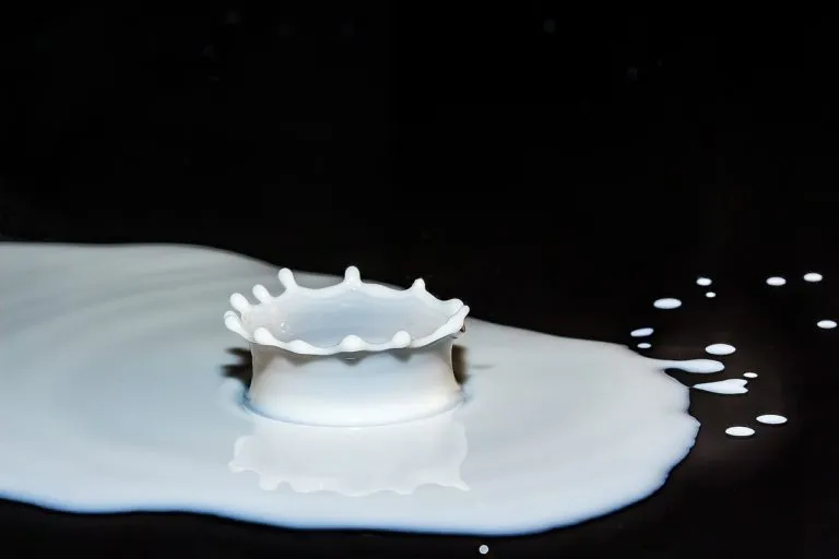 drops-of-milk-2062100_1280-768x512.jpg