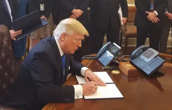 trump-signing-stuff-e1495120961285.png