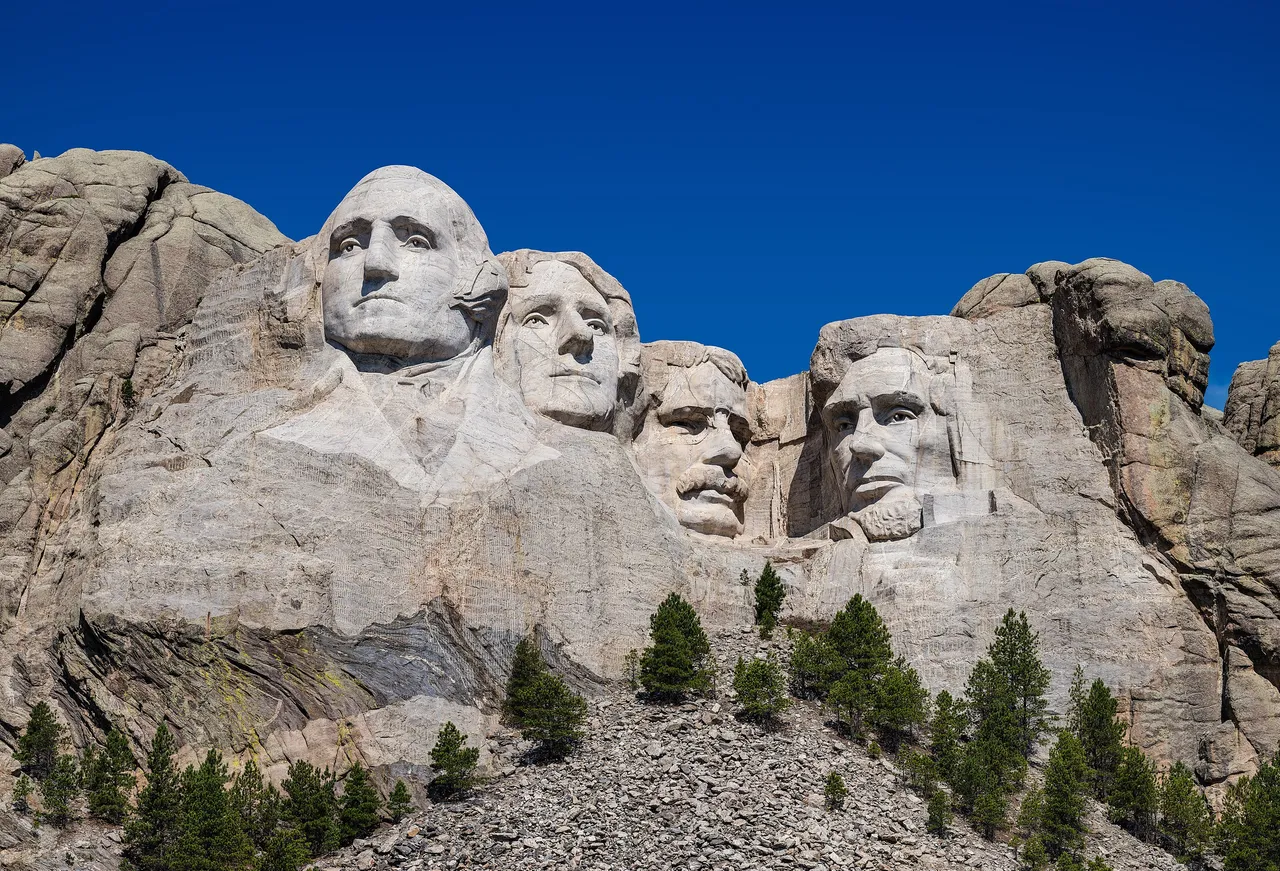 Mount_Rushmore_detail_view_(100MP).jpg