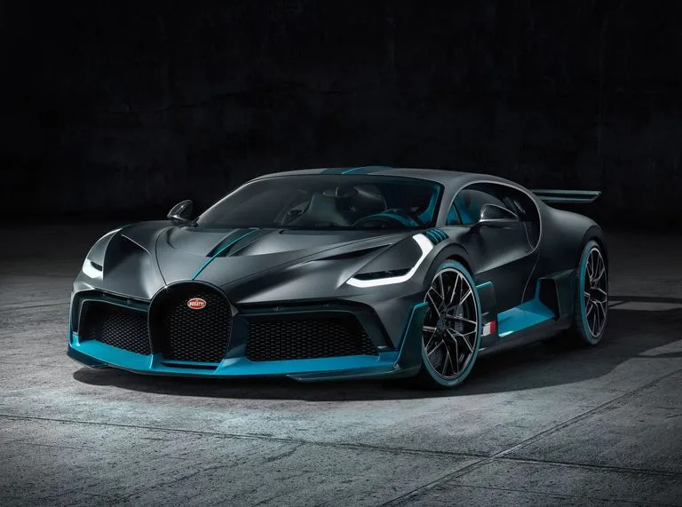 14bugatti-divo-99leadgallery-1535035005.jpg