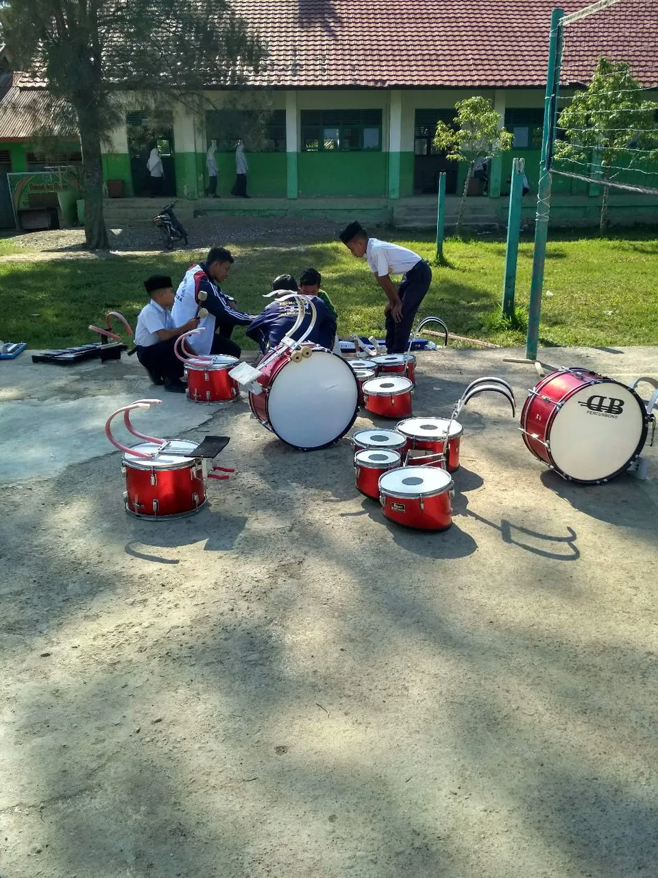 https://s3.us-east-2.amazonaws.com/partiko.io/img/nibrassovic-latihan-drum-band-persiapan-karnaval-1534213854579.png