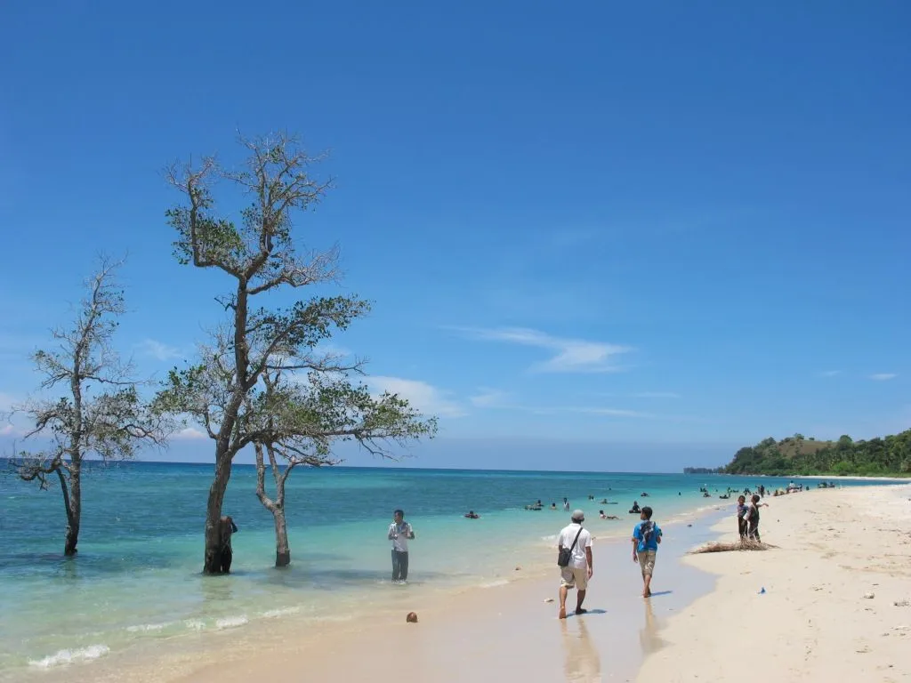 pasir-putih-pantai-lhok-mee-aceh-besar.jpg