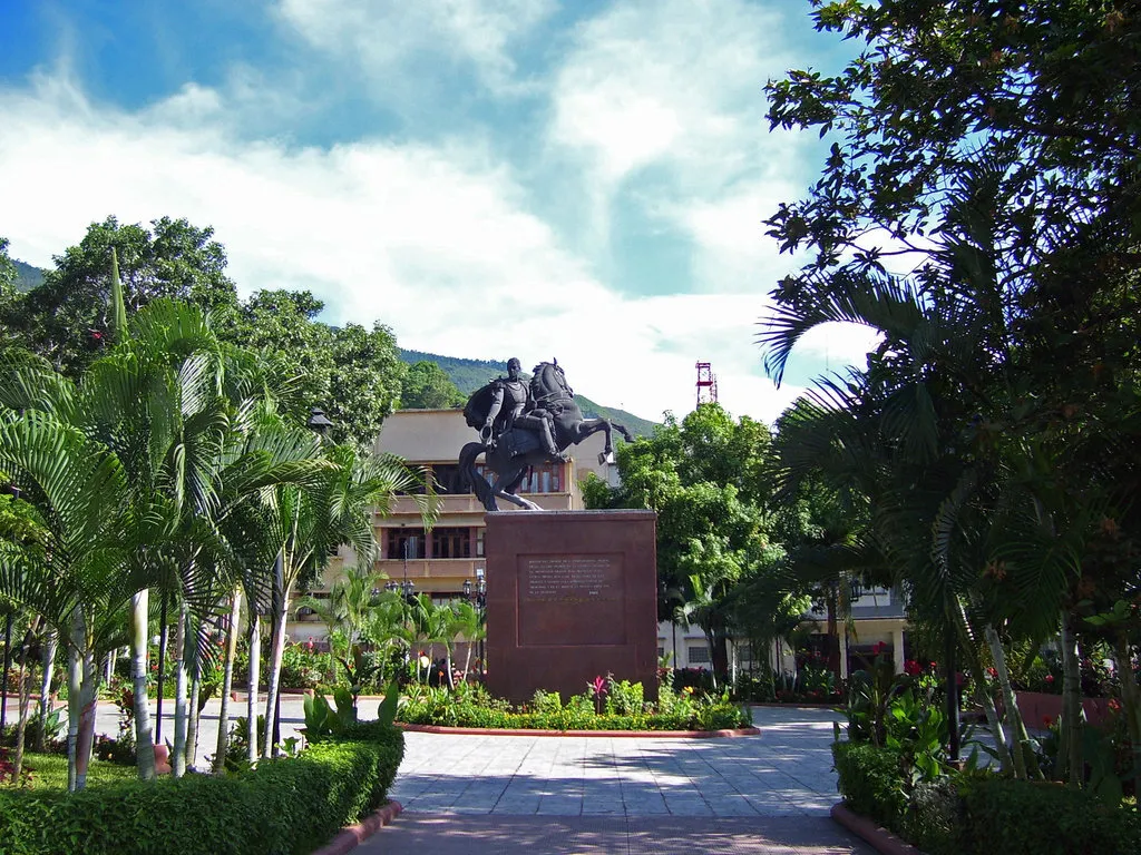 plaza_bolivar_de_trujillo_by_montcourt.jpg