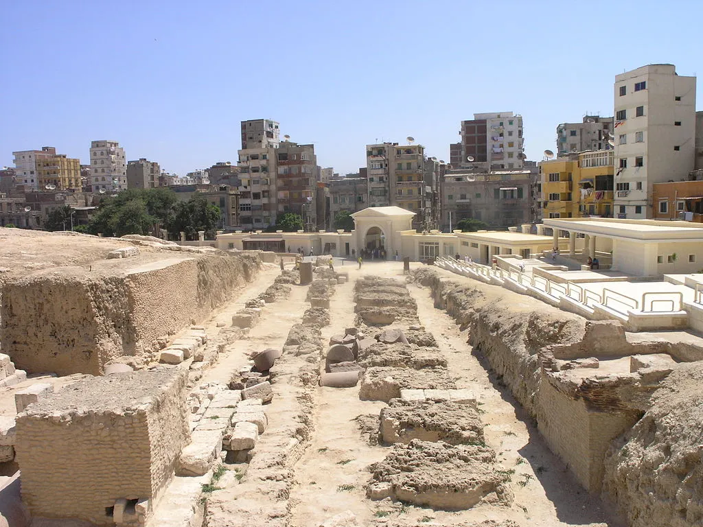 Alexandria Pompey's Pillar ruins.JPG