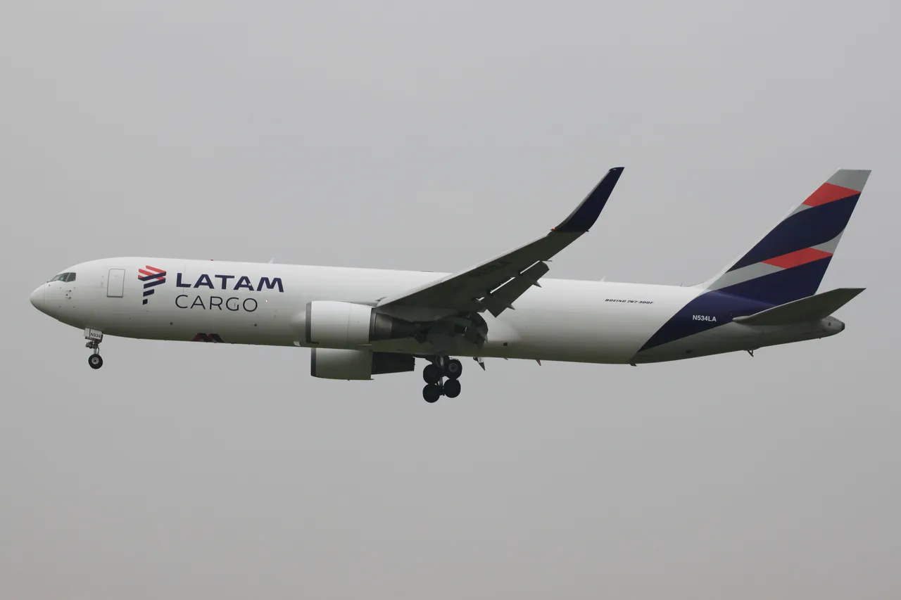 N534LA LATAM Cargo -B763ERF WL.JPG