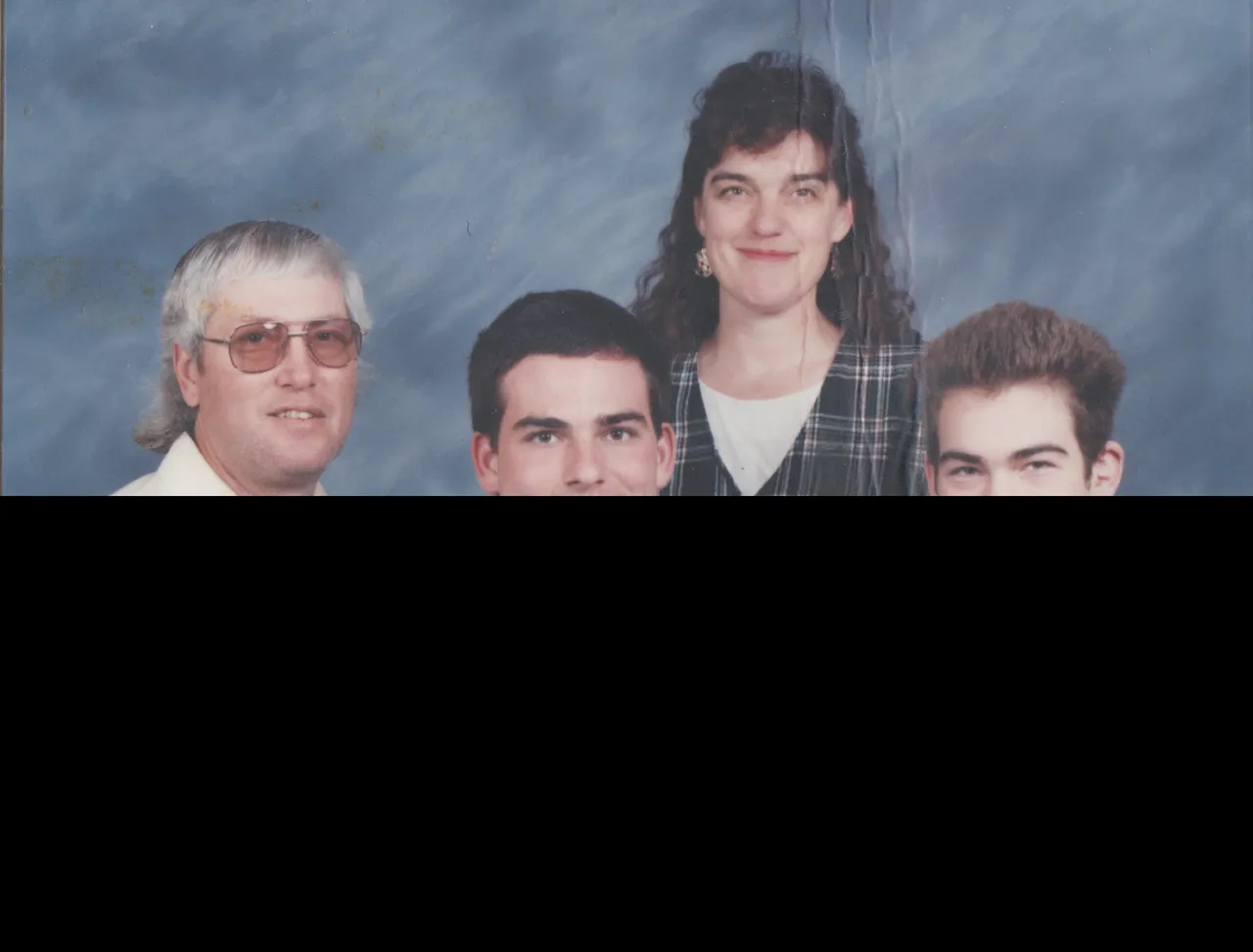 1996-12-25 - Williams Family for Christmas, not sure what month, it says 96, Jim Karen, Nathan, Alan.png