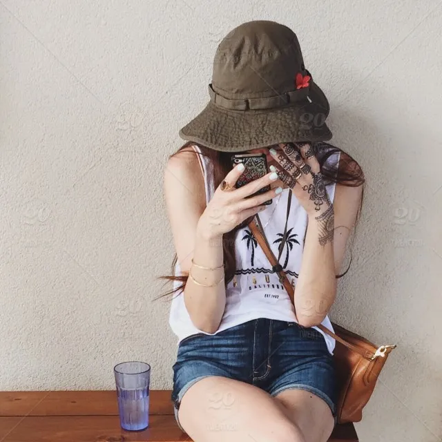 stock-photo-hat-girl-mobile-phone-accessories-rings-tattoos-socializing-introvert-social-media-1825e01e-3a43-43a8-929e-e0daa7d09cd1.jpg