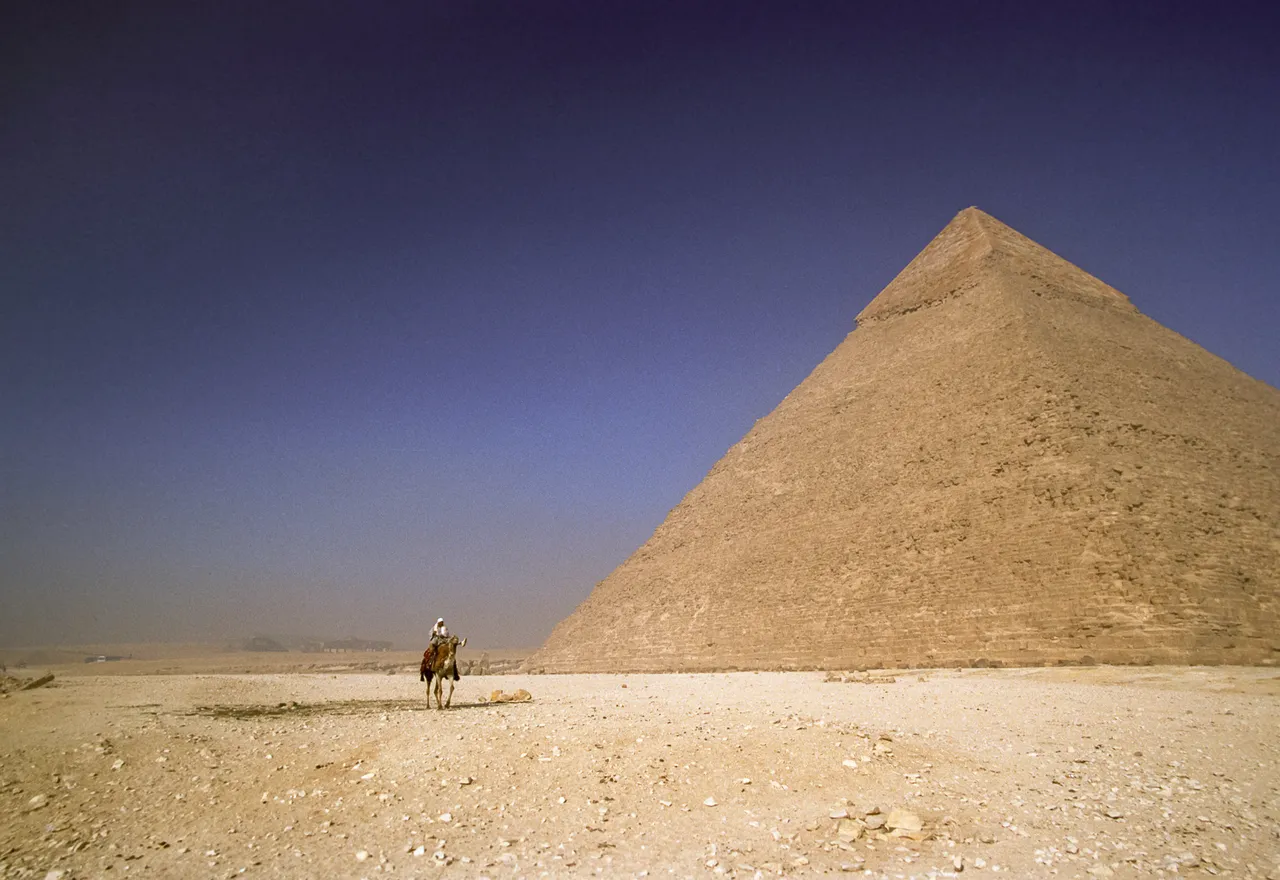 PyramidofKhafre.jpg