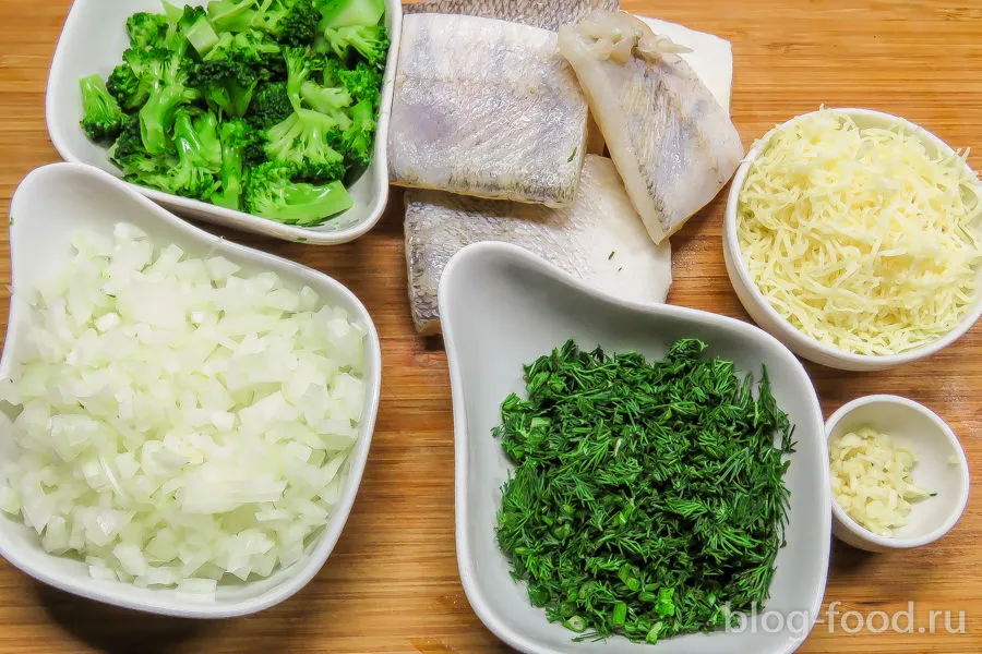 Pikeperch with broccoli in sour cream sauce