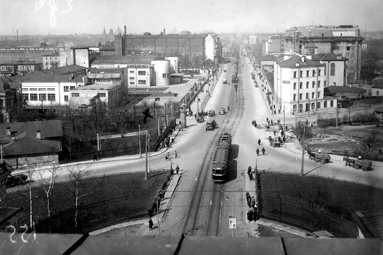 mv_1930Mezd4.jpg