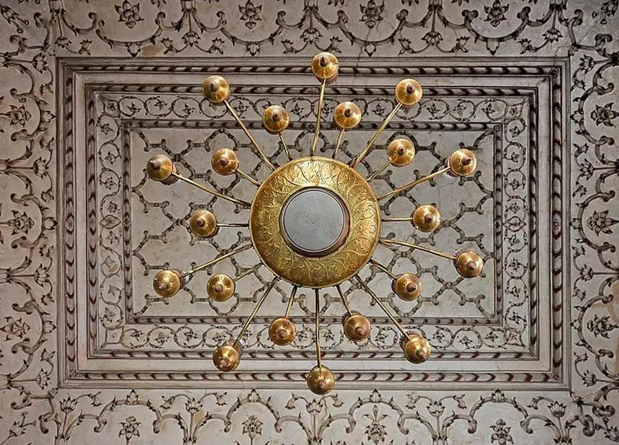 Ceiling_of_Main_Hall-_Badshahi_Mosque.jpg