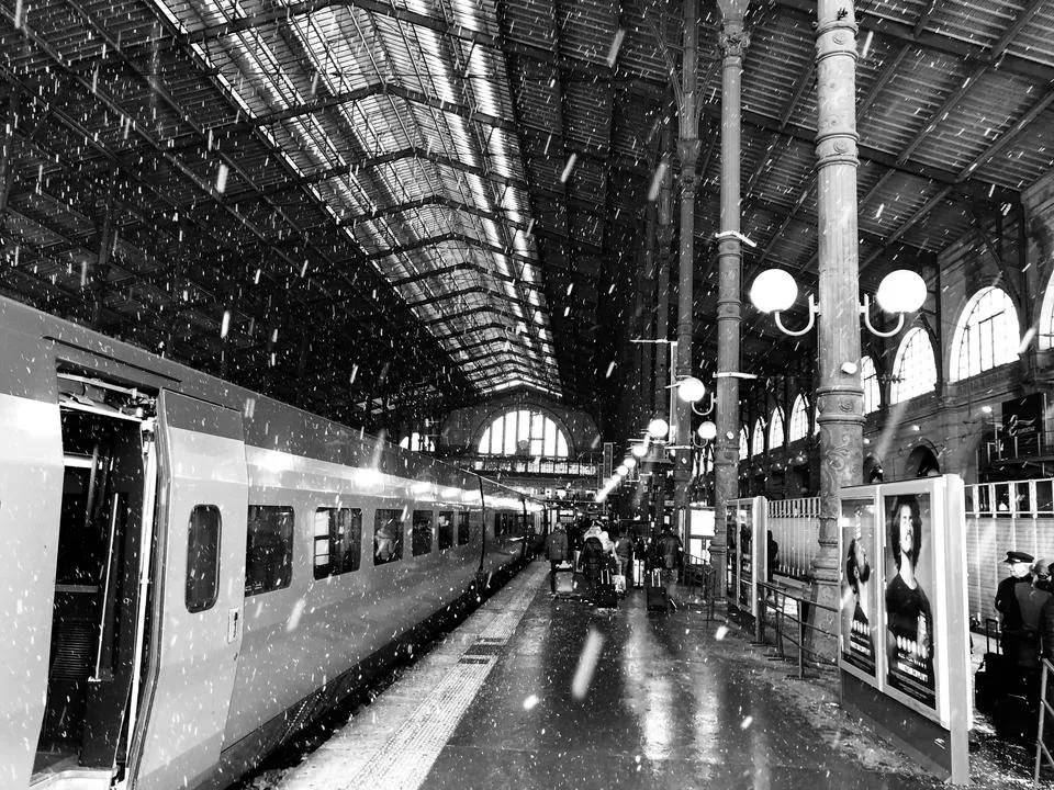 gare du nord snow bw.jpg