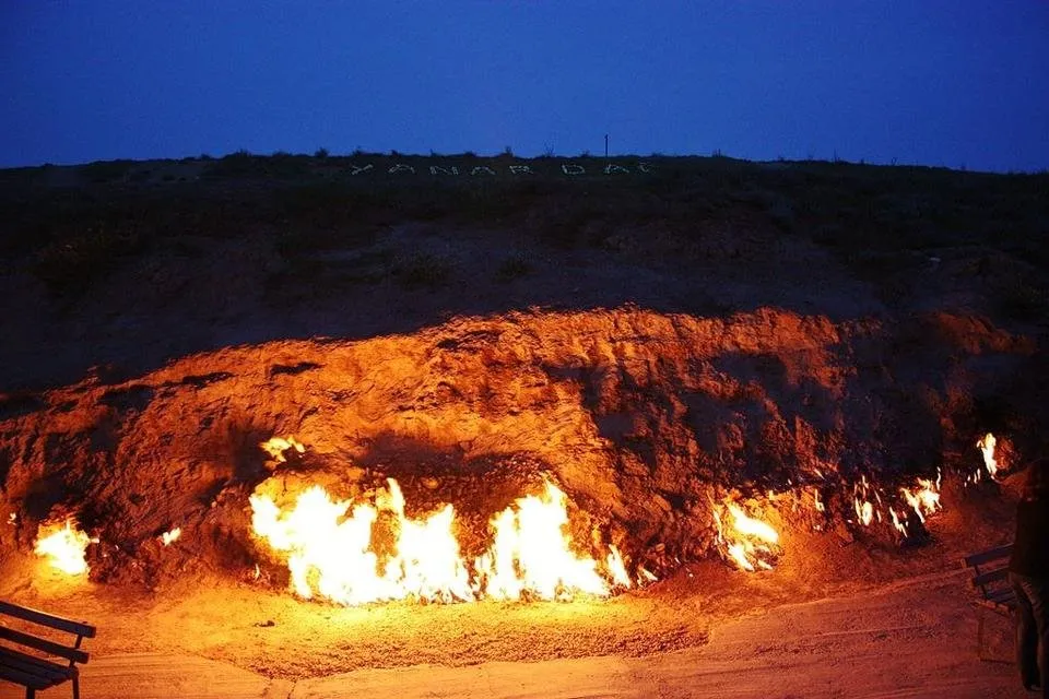 1024px-yanar_dagh.jpg