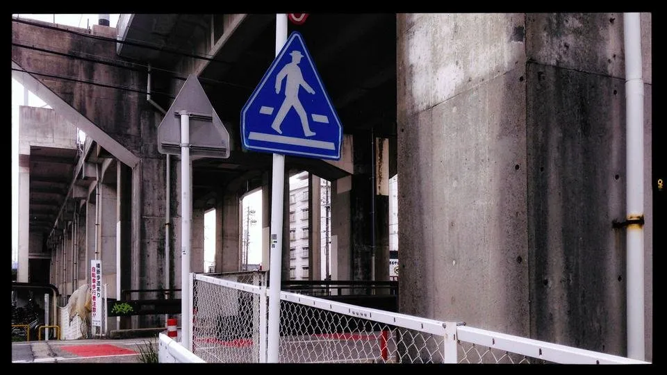 No_Walking_Without_Hat.jpg