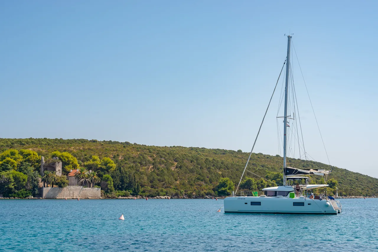 Ilovik is a Heaven for sailor-tourists, adventurers & people who want peace & silence. The ruin on the island in the background is called St. Peter Fortress. The island is also called St. Peter.