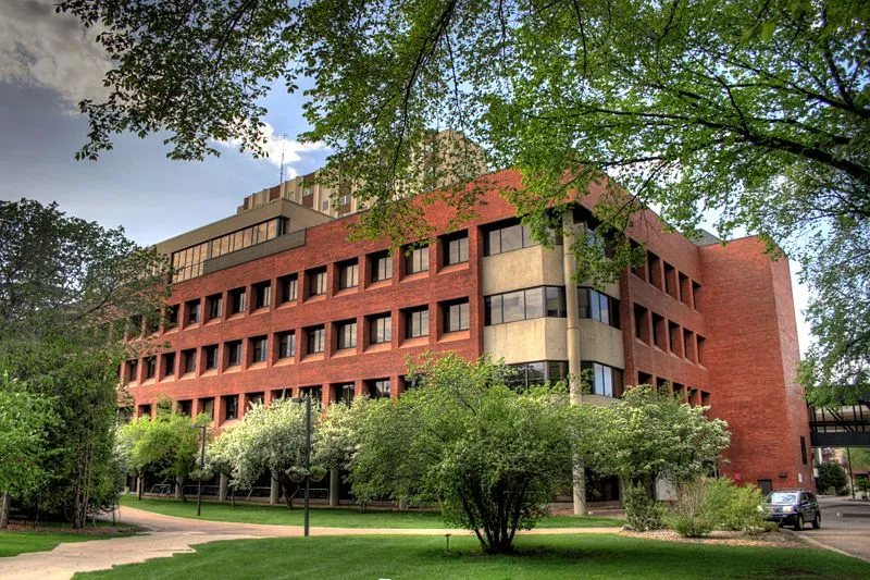 800px-Winspear_Business_Reference_Library_University_of_Alberta_Edmonton_Alberta_Canada_02.jpg