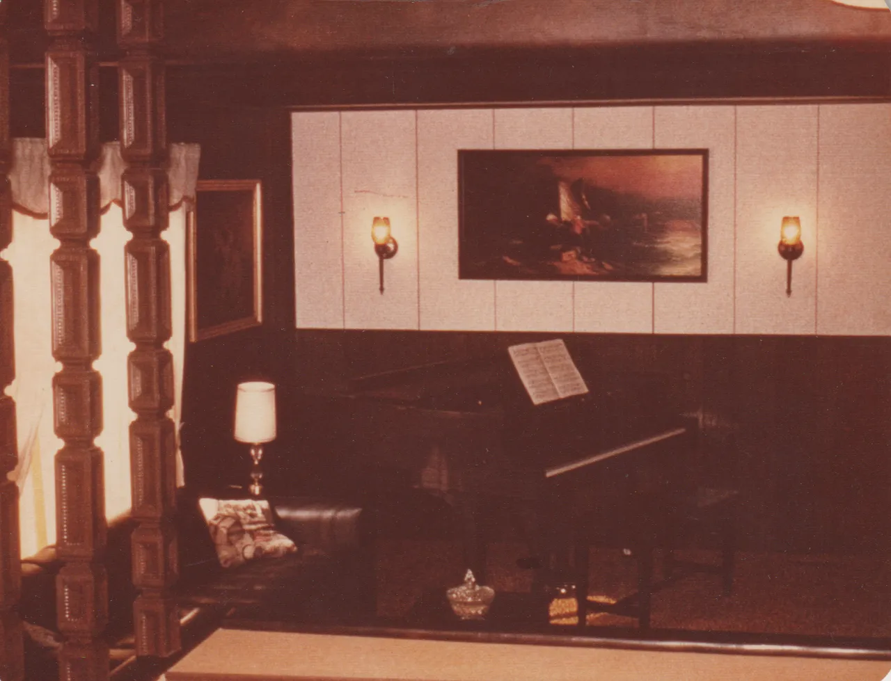 1974-12-02 - Monday - white kitchen, piano with pictures, curtains, bed, no date on these 5pics but probably on or after this date, 5pic-3.png