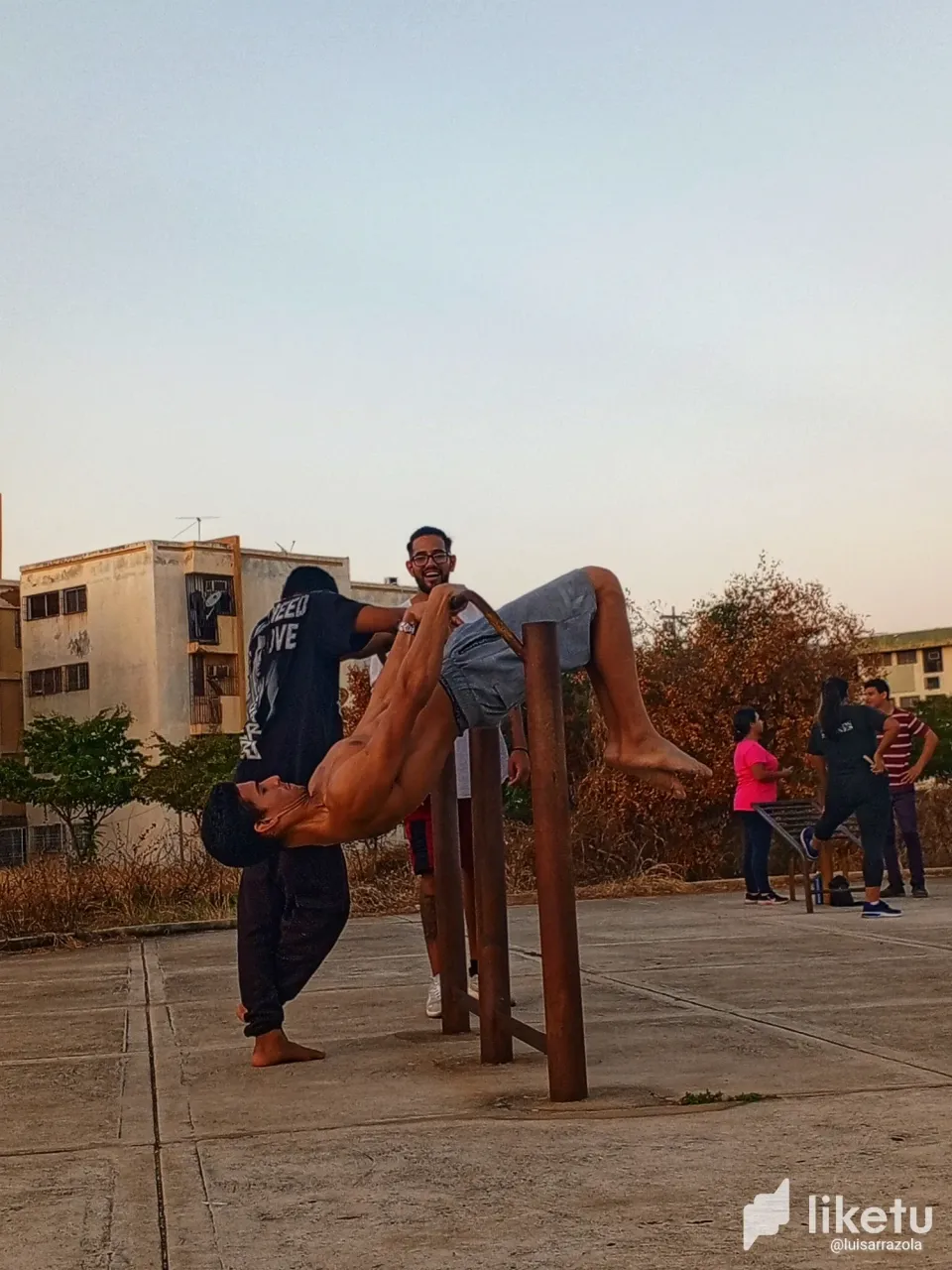 clsjqm117003fstsz63sj4d6z_1000060236.webp