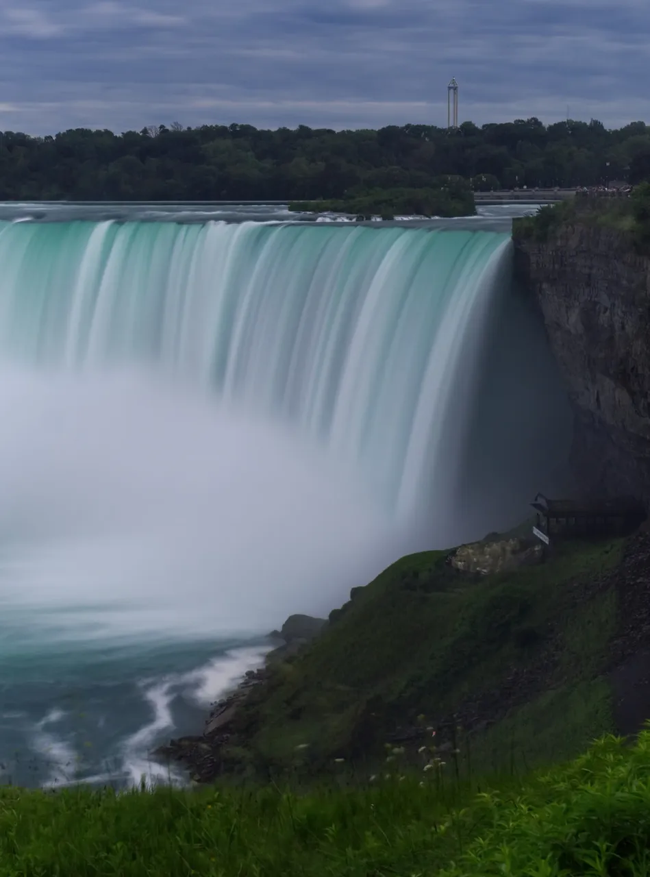 P8182700-niagara-falls-long-exposure-vertical.jpg