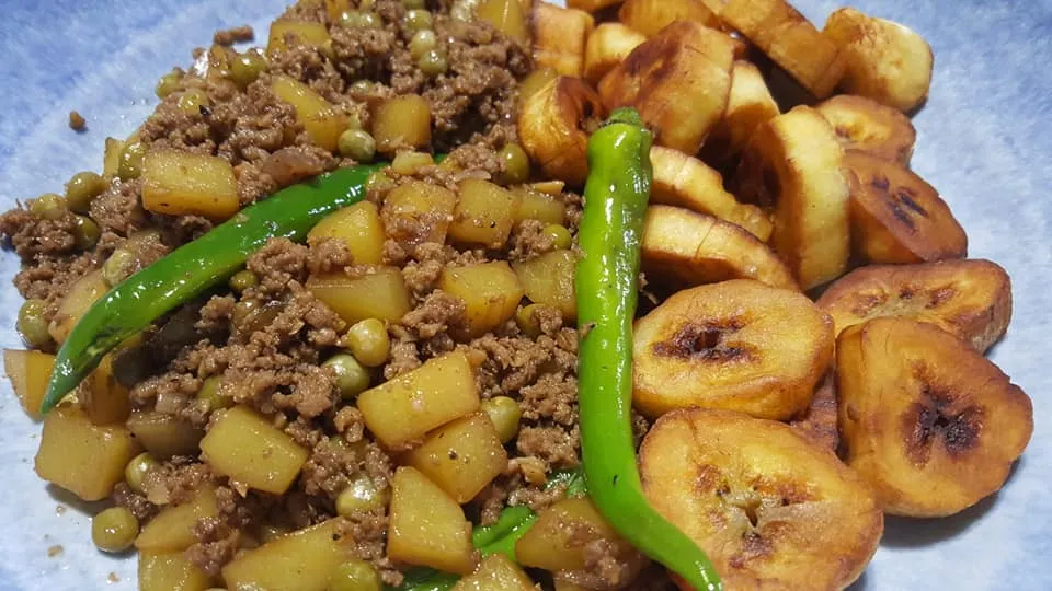 fotografi giniling with fried bananas.jpg