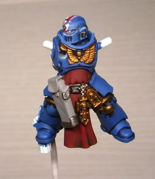 The markings on the helmet got some damage effect - the rest of the head and miniature will be damaged later ^^