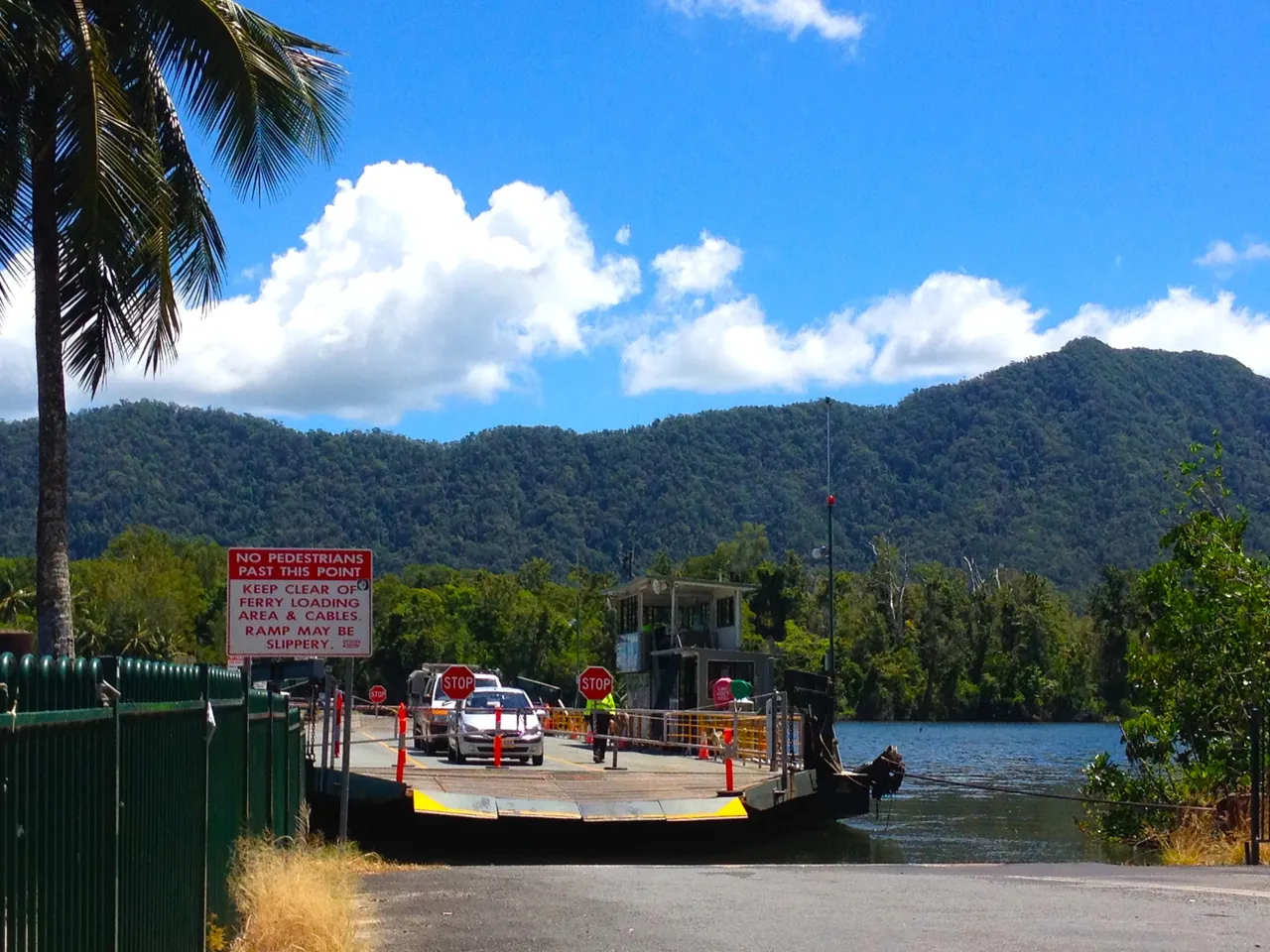daintree ferry1.JPG