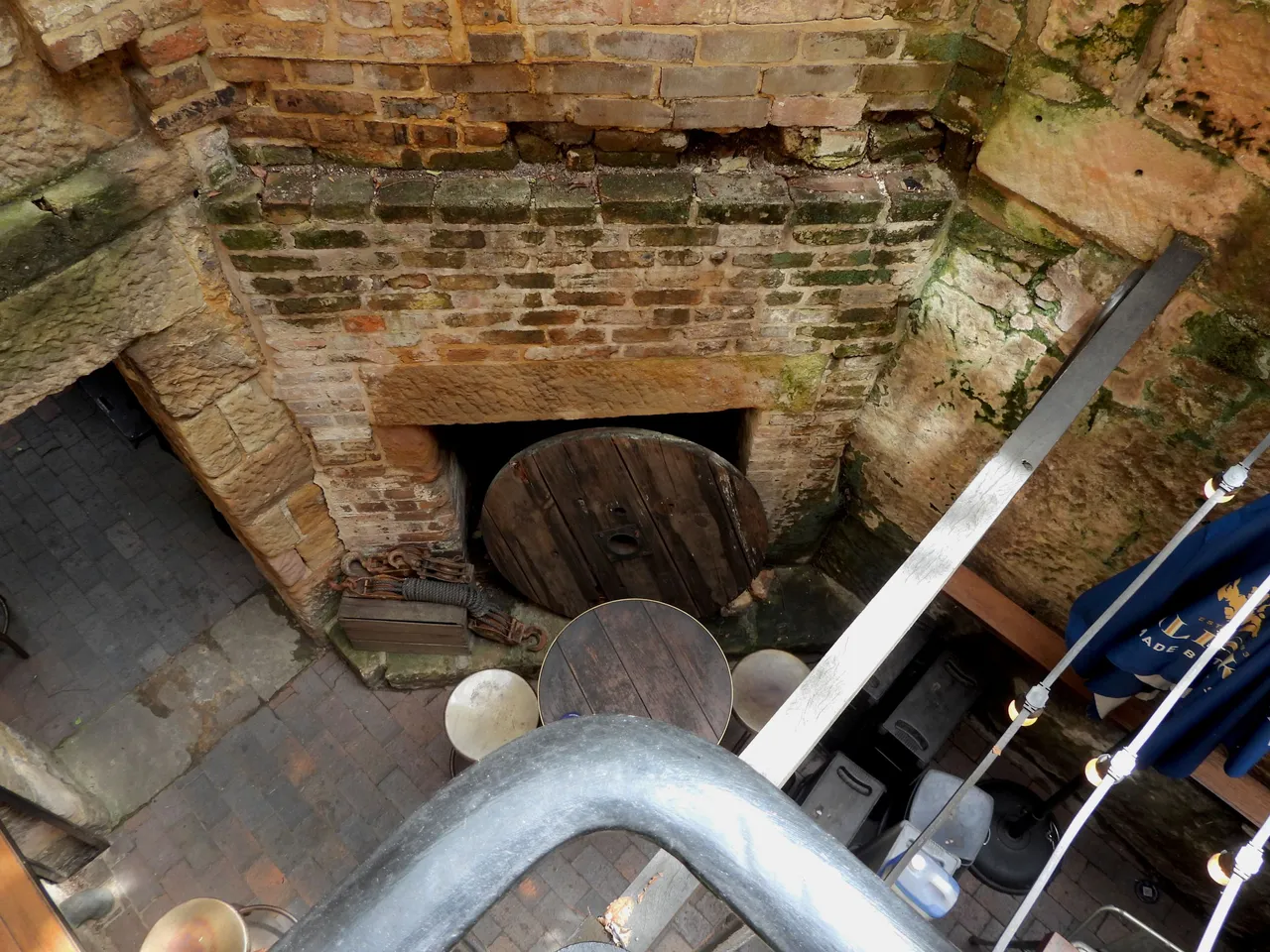 OPIUM DEN11.JPG