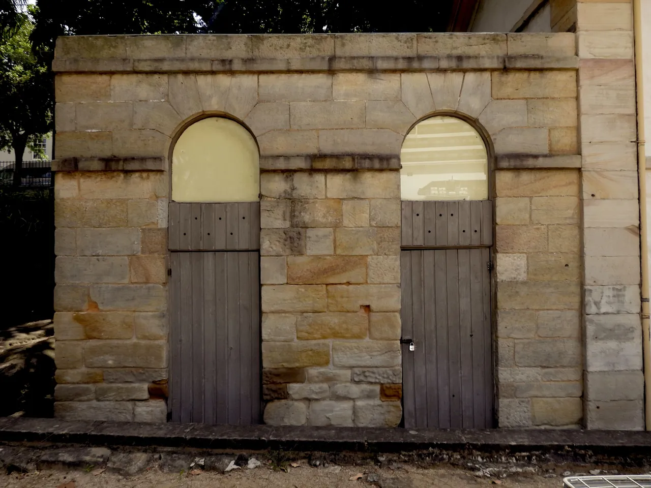 ADMAN COTTAGE DOUBLE DOORS.JPG