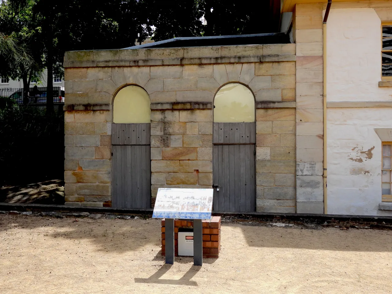 CADMANS COTTAGE-FRONT2.JPG