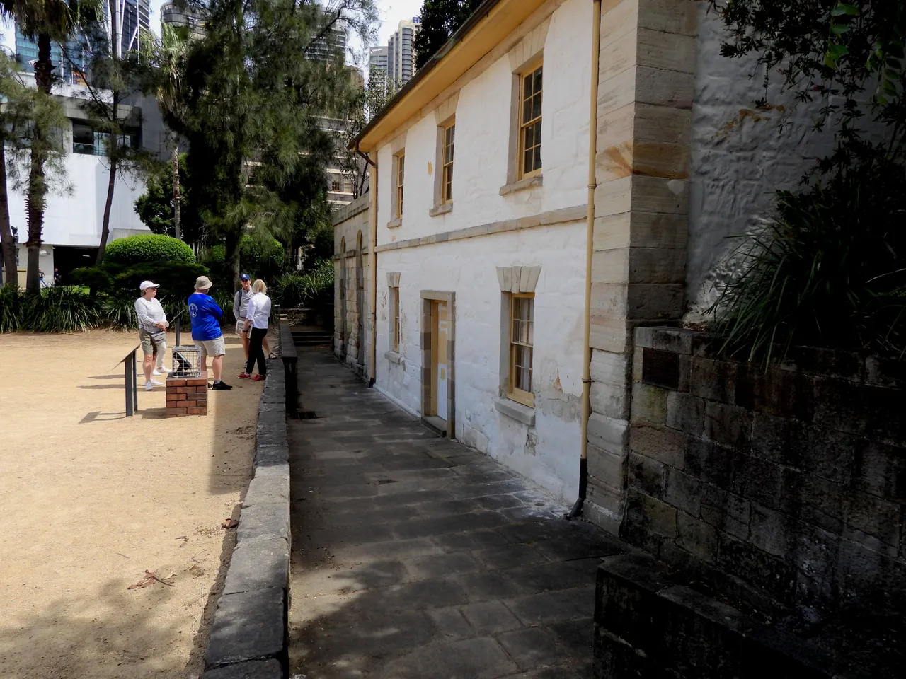 CADMANS COTTAGE-FRONT4.JPG