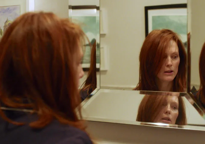 stillalicejuliannemooremirrorsmessedupgood.jpg