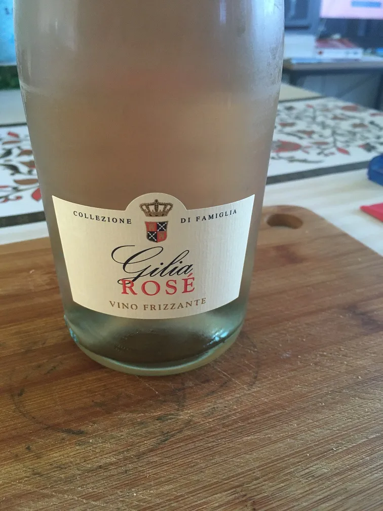 vin rosé frizzante Gilia.JPG