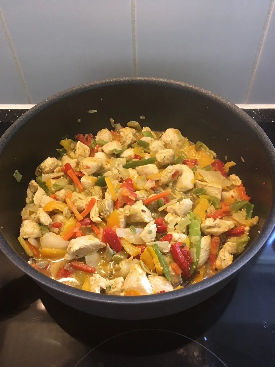 25mai24 poulet poivrons mix chinois curry epices poulet.jpg