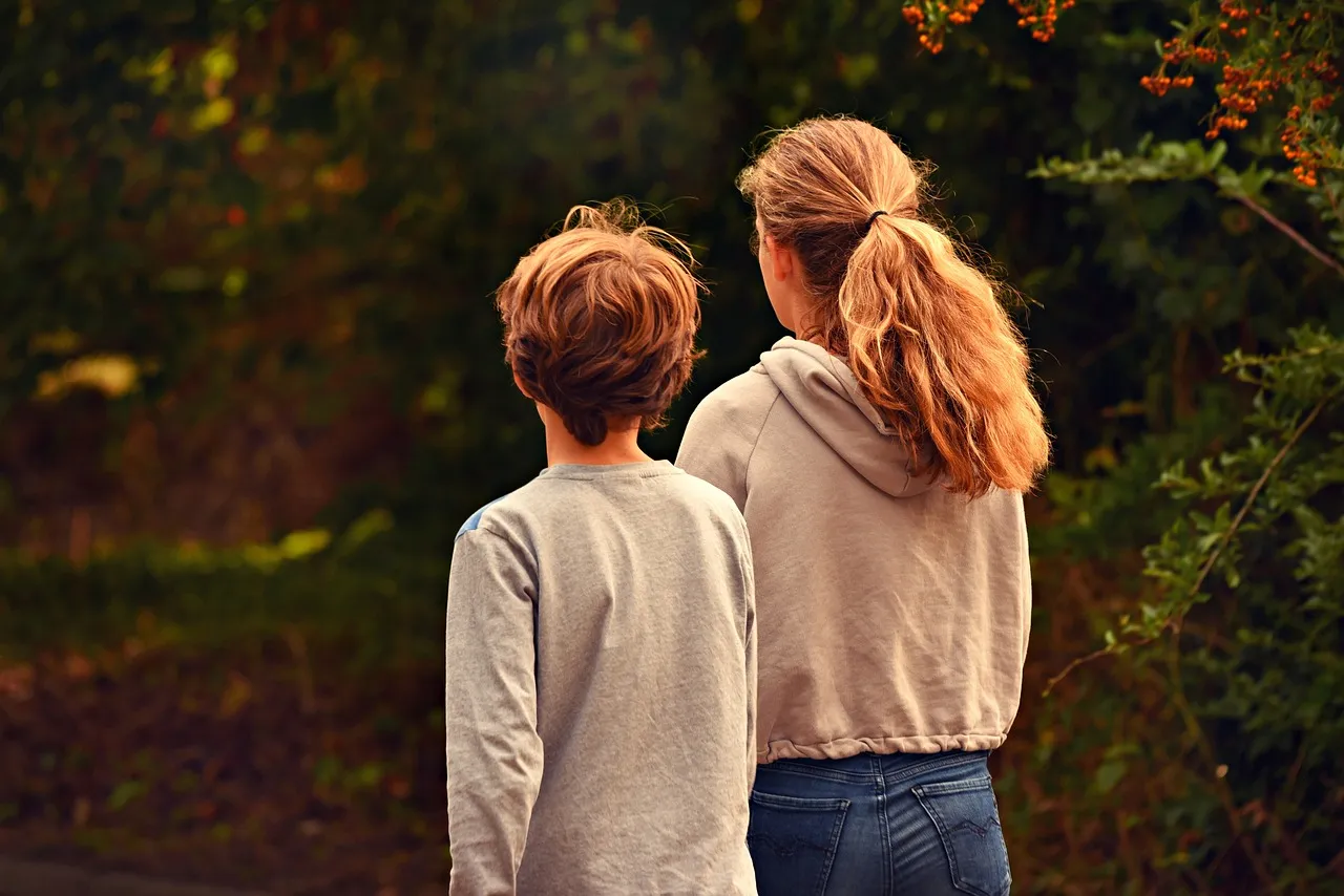 siblings-3646046_1280.jpg