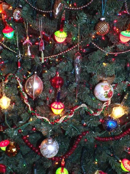 Christmas tree - ornaments3 crop Nov. 2022.jpg