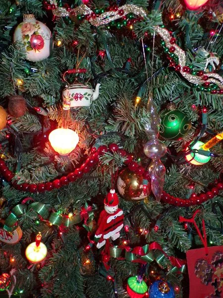 Christmas tree - ornaments2 crop Nov. 2022.jpg