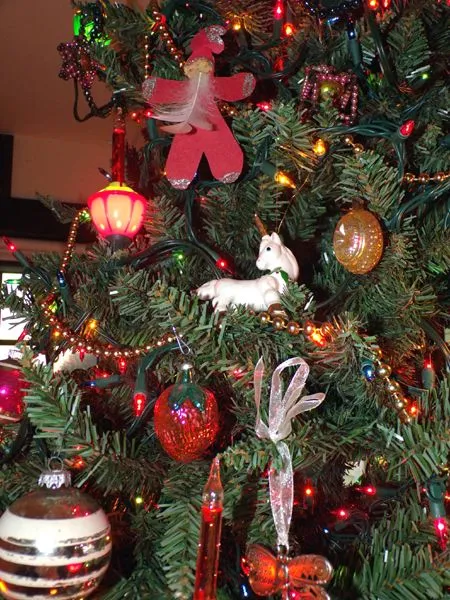 Christmas tree - ornaments5 crop Nov. 2022.jpg